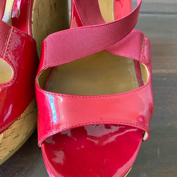 Fendi Red patent leather platform sandals - Picture 7 of 8